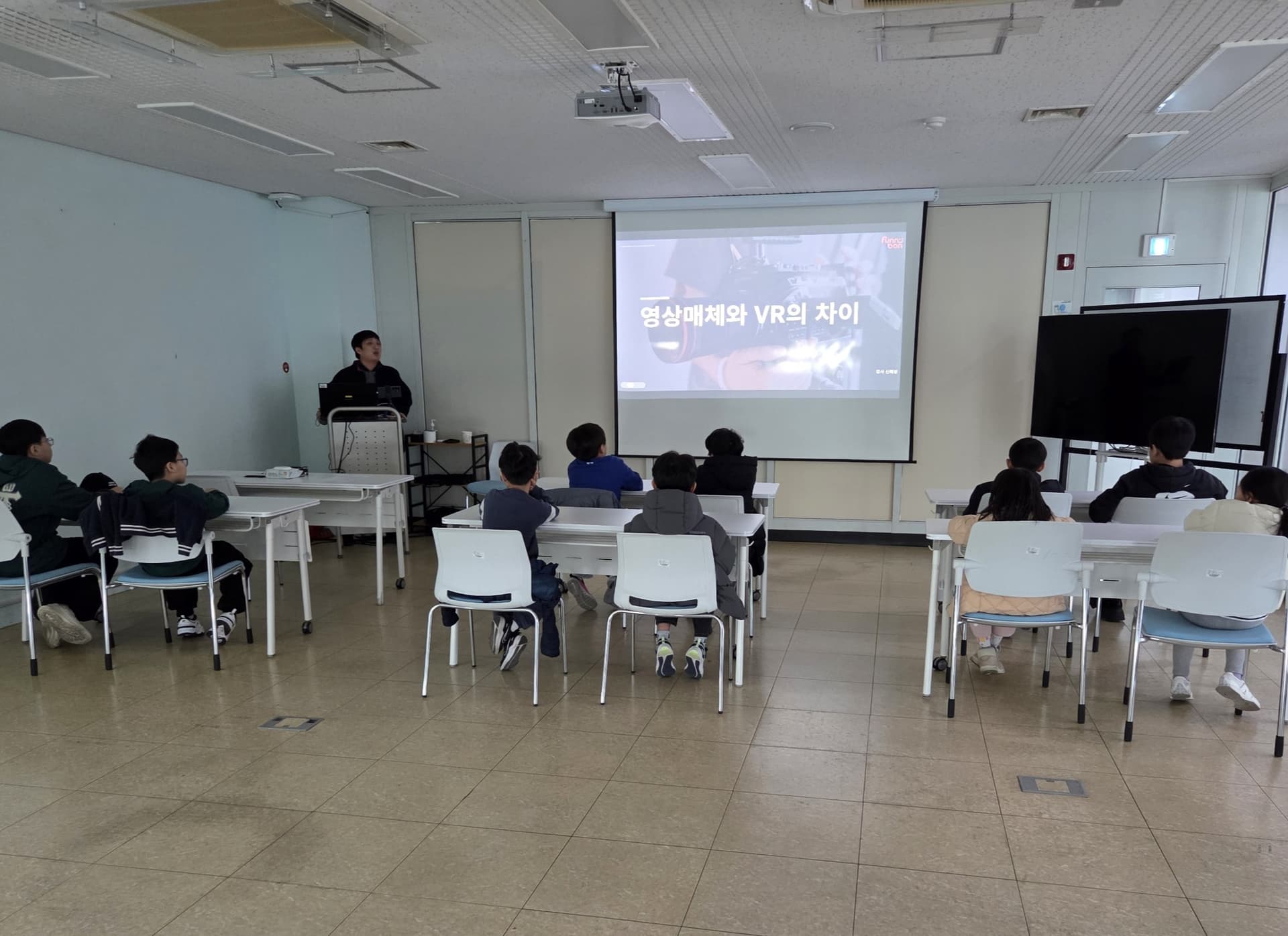 패스파인더, 하자센터 VR 오픈클래스 <영상매체와 VR의 차이> 진행!